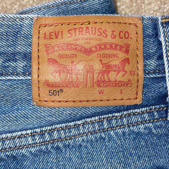 Levi’s 501 Shorts - Picture 3 of 3